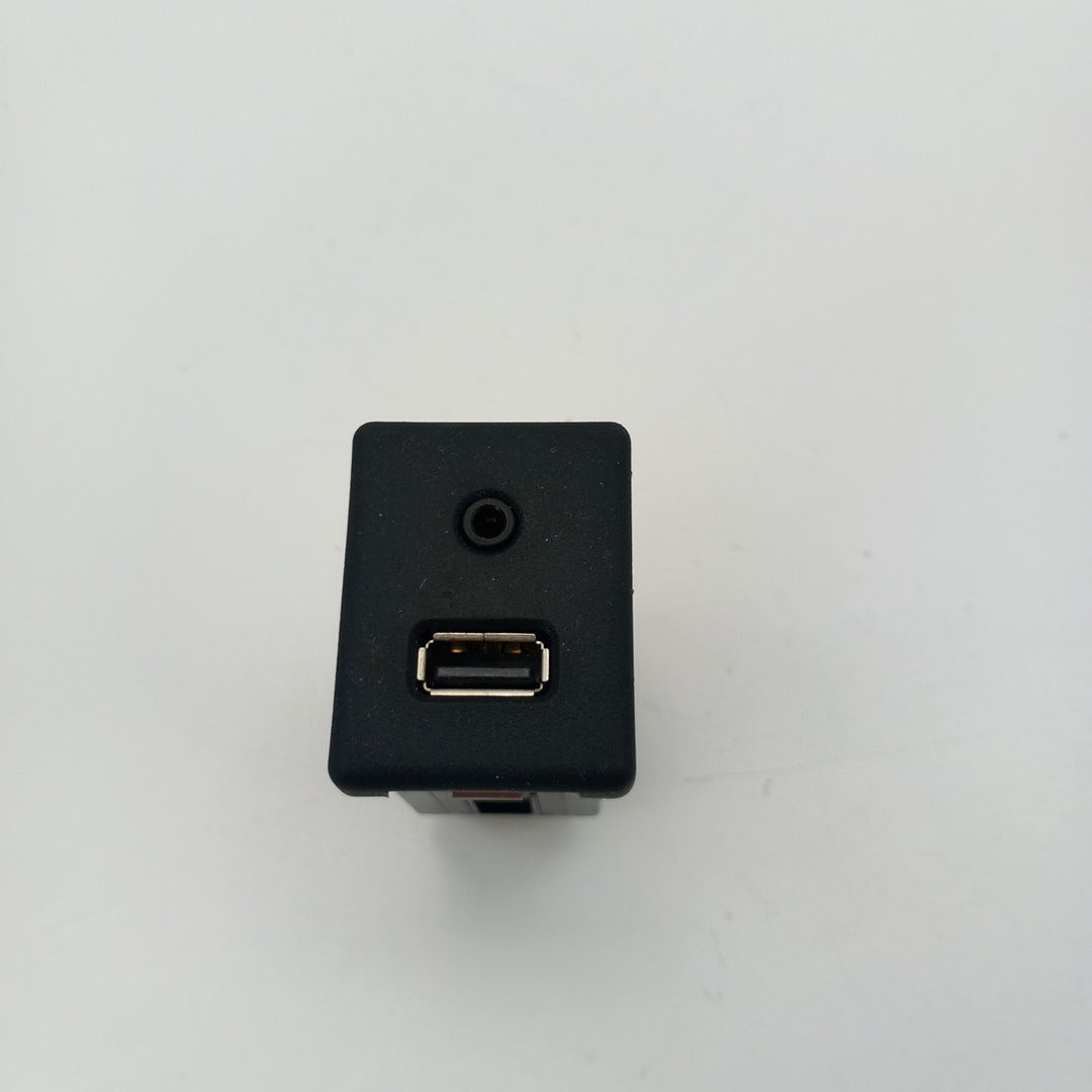 USB und AUX Anschluss Opel Zafira C Tourer